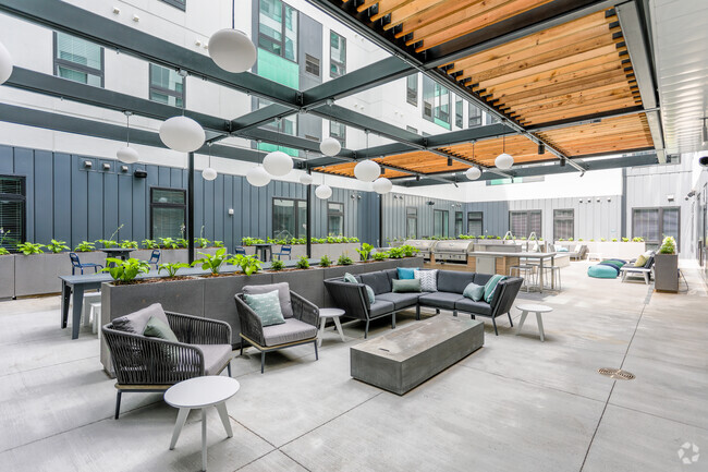 Student | Uncommon Dinkytown - Student | Uncommon Dinkytown Apartments