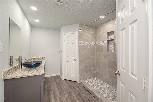 Building Photo - 15822 Bazelbriar Ln