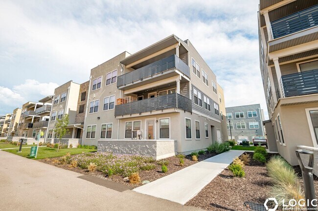754 W Blue Magic Ln Unit 303