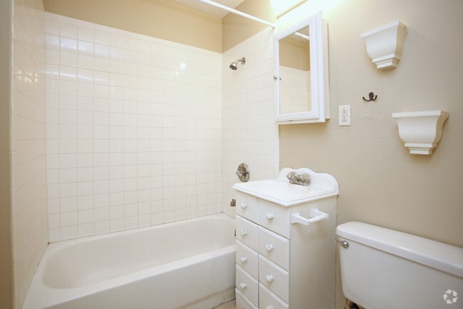 Studio, 1 BA - bathroom