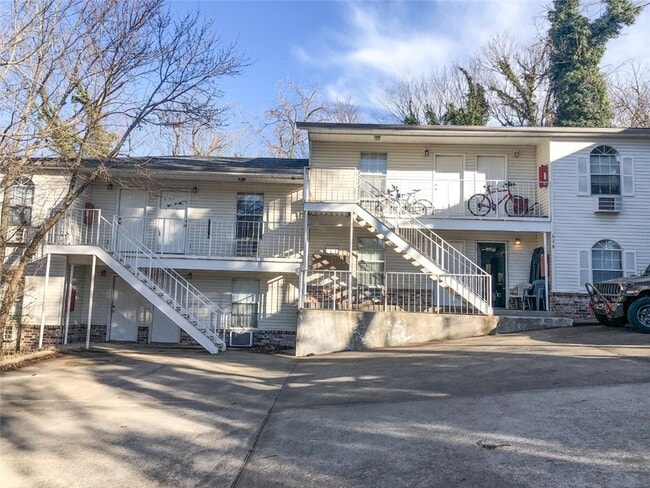 Building Photo - 624 Oakland Ave Unit 8