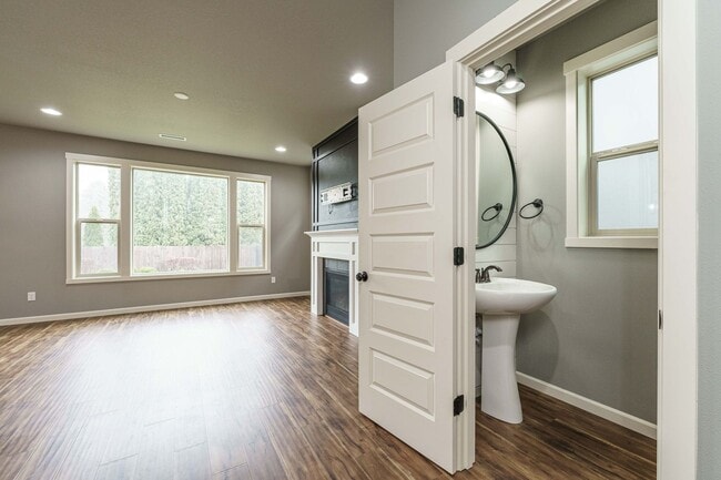 Photo - Stunning Salmon Creek Gem for Rent! - 3 Be...