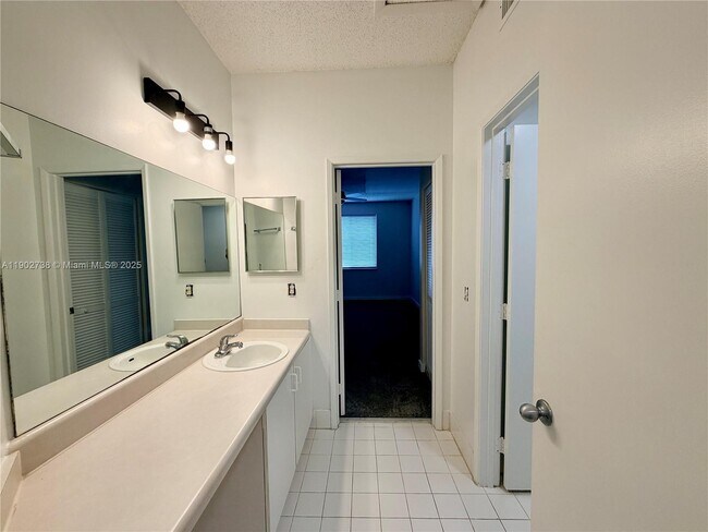 Photo - 6984 SW 39th St Unidad H304