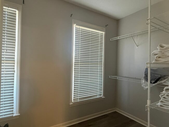 Photo - 481 Glenogle Ln