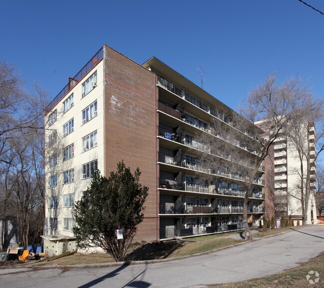 Photo - 2460 Keele St