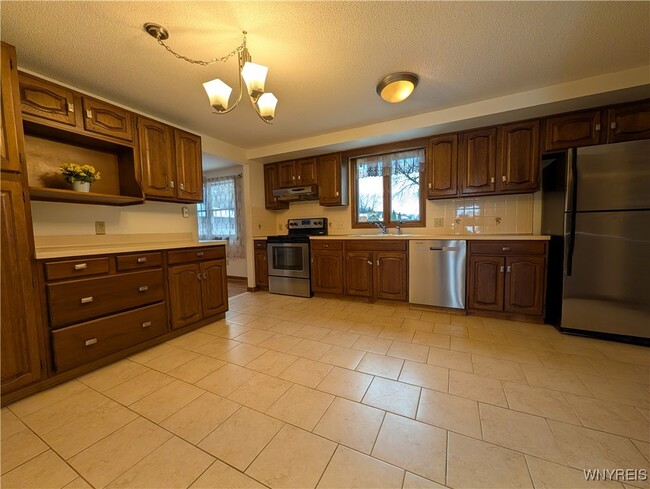 Photo - 270 Selkirk Dr