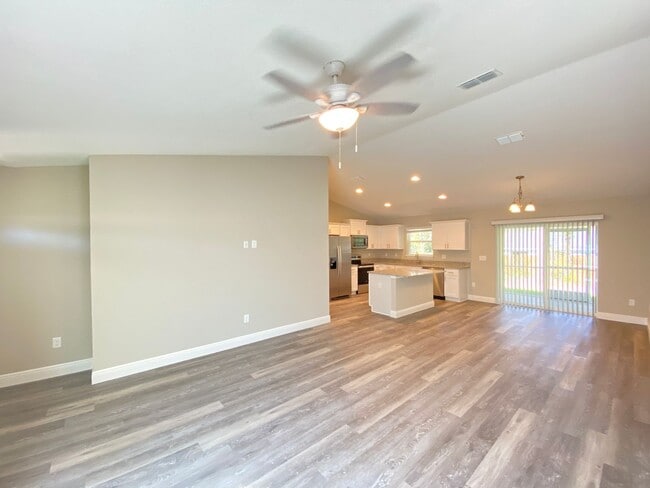 Photo - Custom Home - Desirable SE Ocala Neighborhood 3/2/2 **Won't Last**
