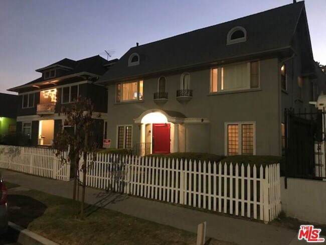 Photo - 1025 Locust Ave Unit 7
