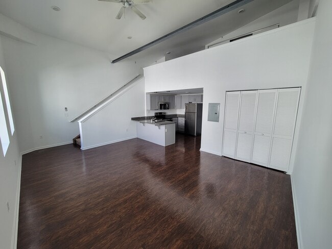 Building Photo - 2231 Bryn Mawr Ave Rental