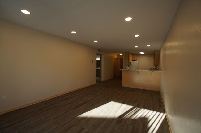 Building Photo - Modern First-Floor One Bedroom with In-Unit Laundry Unit 111