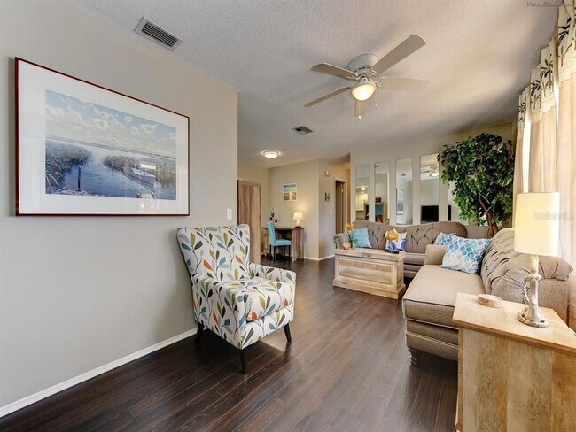 301 Avenida Madera