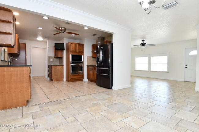 Photo - 2185 Acacia St NE