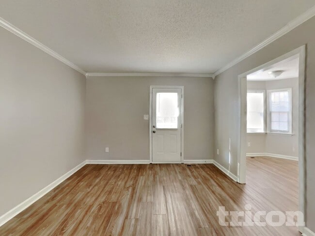 Photo - 104 Roundtree Ct