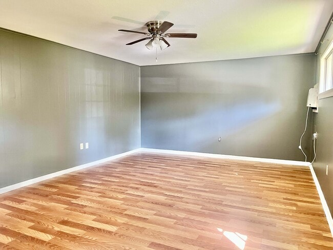 Photo - 2195 Glenmore Ave