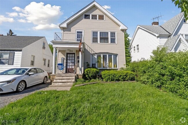 Building Photo - 1524 E 204th St Unit 2-up Rental