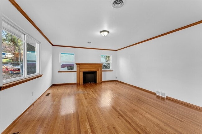 Photo - 515 W Holly St