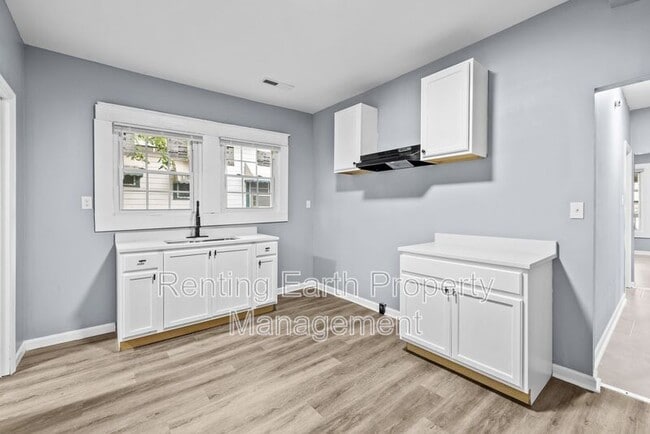 Photo - 317 11th St SW