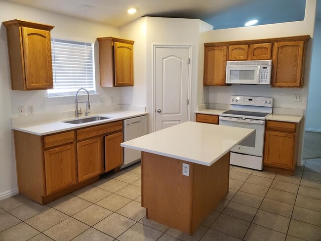Photo - 723 N Aberdeen Way