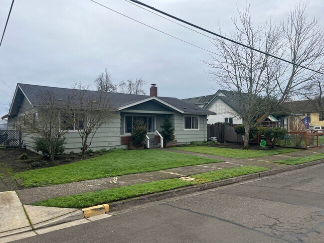 Photo - 4-Bedroom 3-Bathroom Home in Springfield