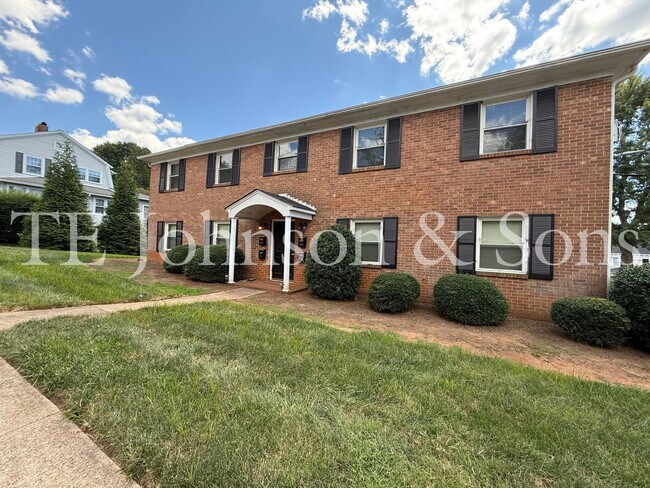 Photo - Newly Renovated 2 Bedroom Apartment in Wes... Unit 1230 Forsyth Street