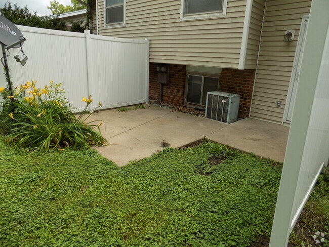 Building Photo - 5553 Canterbury Ln Rental
