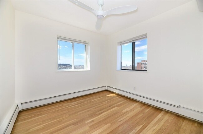 Photo - 44 Parker Hill Ave Unidad 10