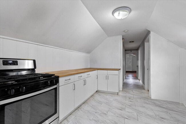 Photo - 5042 W Winnemac Ave Unit #2