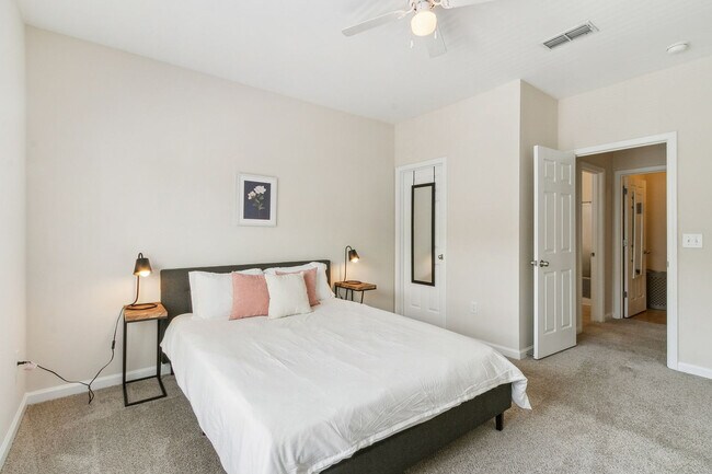 Photo - 2134 Calgary Crescent Unidad SI FL3-ID1613329P