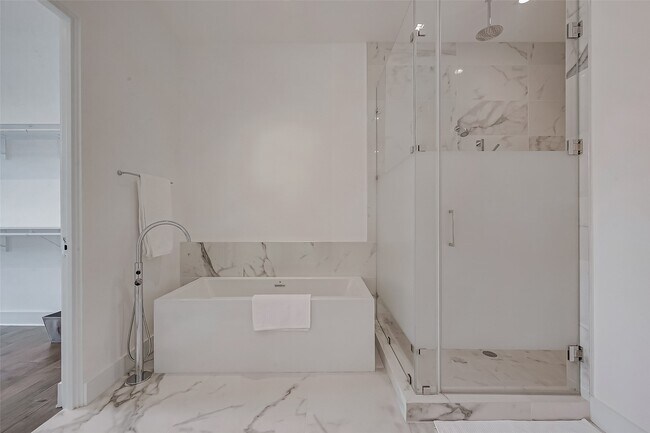 Photo - 2710 Steel St