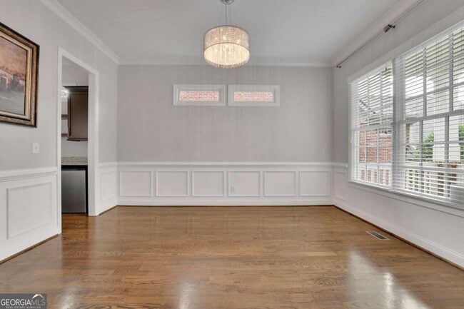Photo - 3245 Lynwood Dr NE