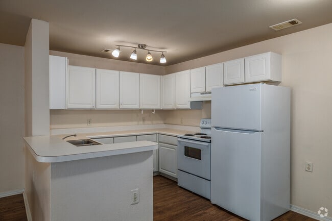 1BR, 1BA - 640SF - Kitchen