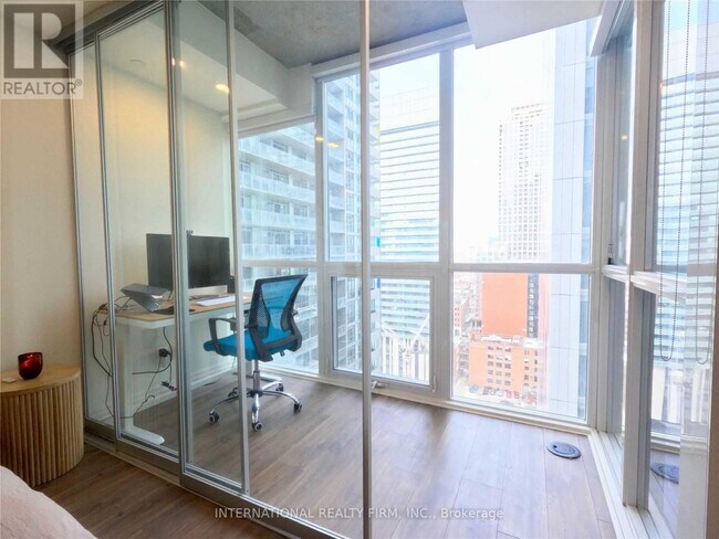 Photo - 88 Blue Jays Way Unité 1801