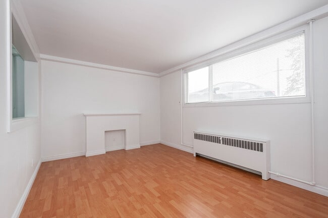 Building Photo - Twinson