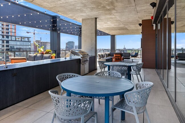Patio Grill Space at The Mason Apartments in Chicago, IL 60607