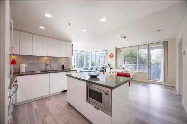 Photo - 7328 Gollner Ave