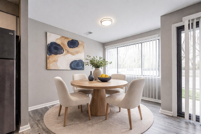 Dining Room - The Crossings at Neshaminy Apartments