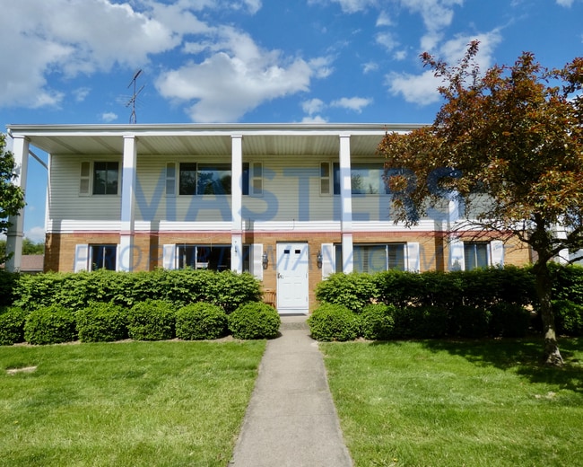 Building Photo - 135 Edgewood Dr Unit 1