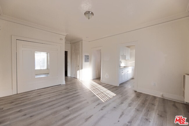 Photo - 946 S Burlington Ave Unit 201