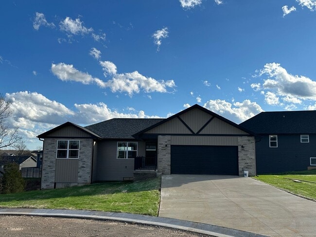 Building Photo - NEW CONSTRUCTION 5 Bed 3 Bath w/ Walk Out Basement Waynesville School District