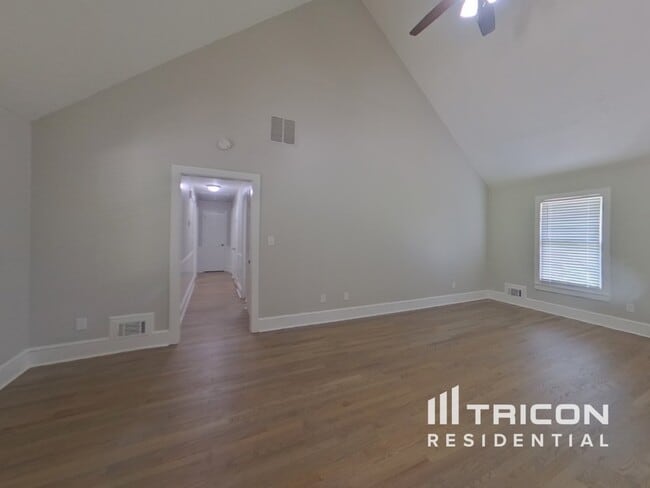 Photo - 115 Woodhawk Ln