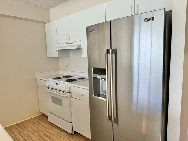 Photo - 1450 Young St