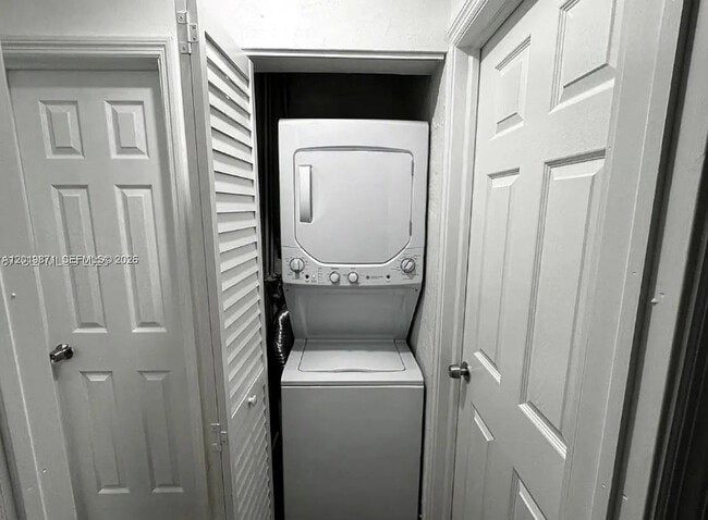 Photo - 2032 Taylor St Unidad 2032