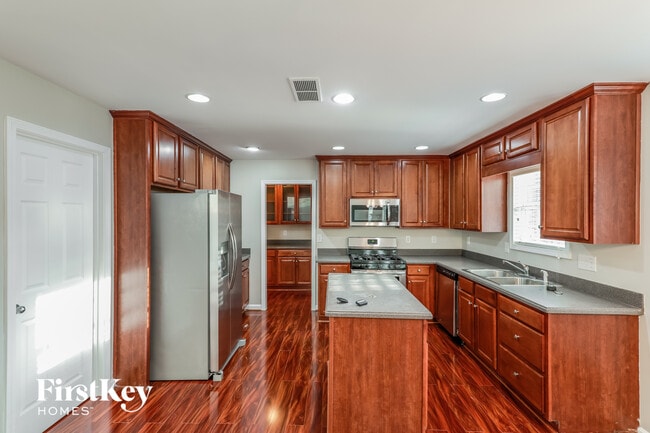 Photo - 1528 Park Knoll Trail NE