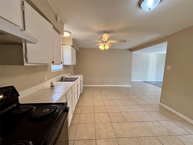 Photo - 5610 Drakestone Blvd