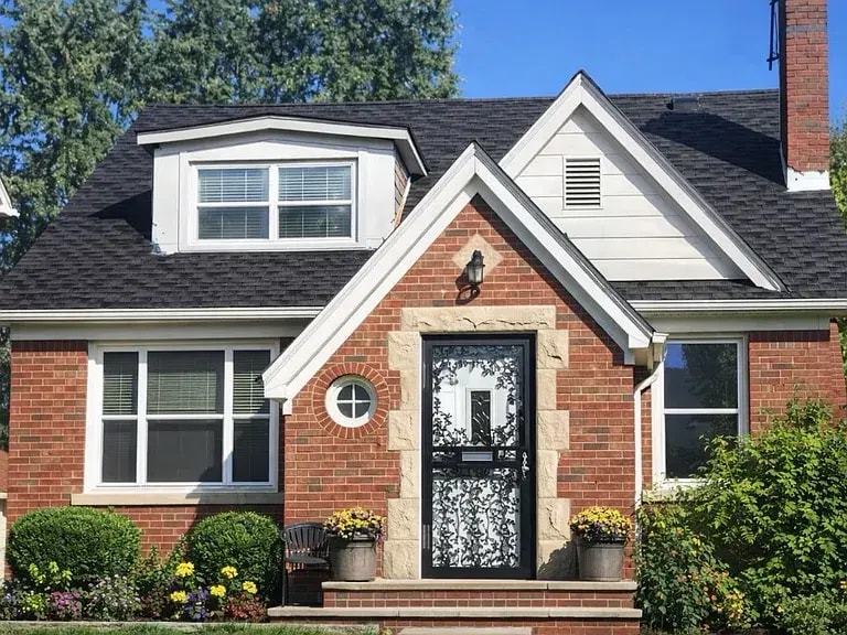 Photo - 15081 Young St