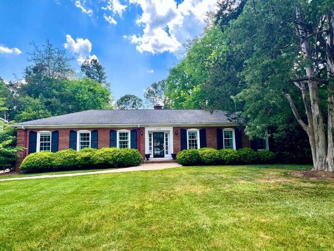 Photo - LUXURIOUS LANSDOWNE RETREAT!
