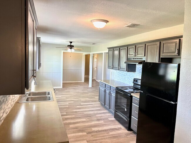 Photo - 137 Private Rd 1111