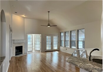 Photo - 1827 Mystic St