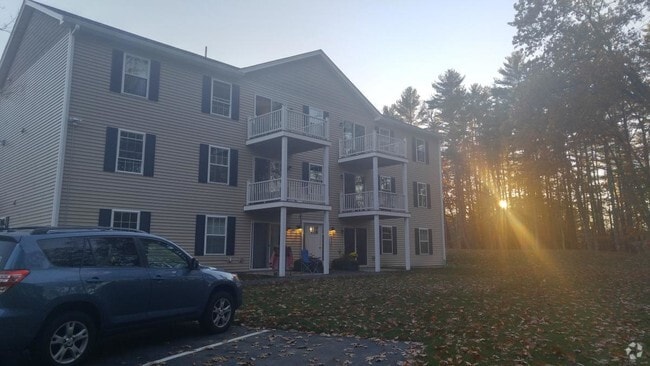 Building Photo - 62 Somersworth Rd Unit 3 Rental