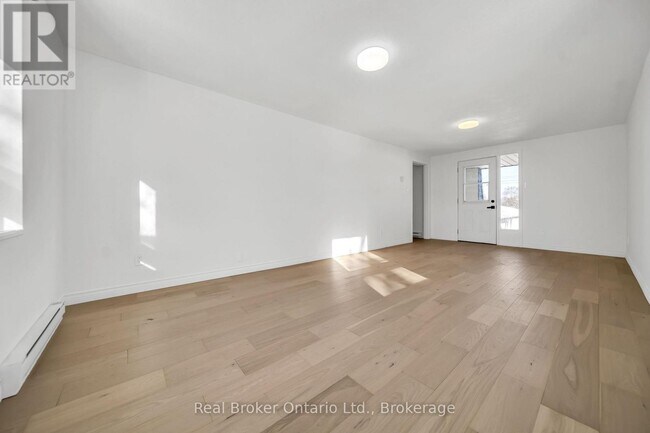 Photo - 61 Vanier Dr